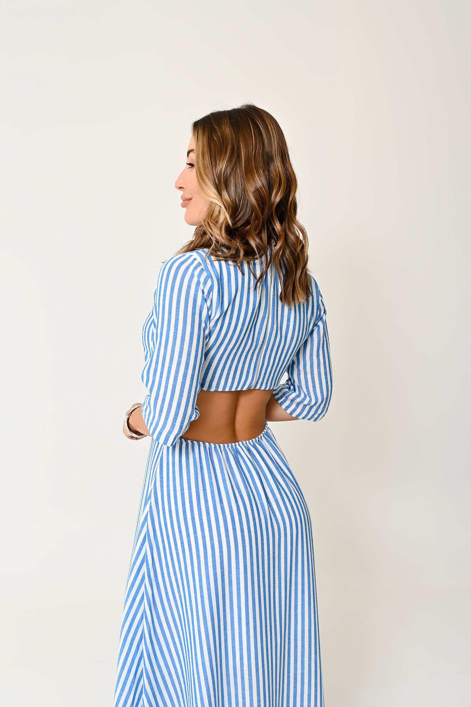 Vestido Longo Listrado com Argola Dourada - Estilo Sofisticado e Confortável