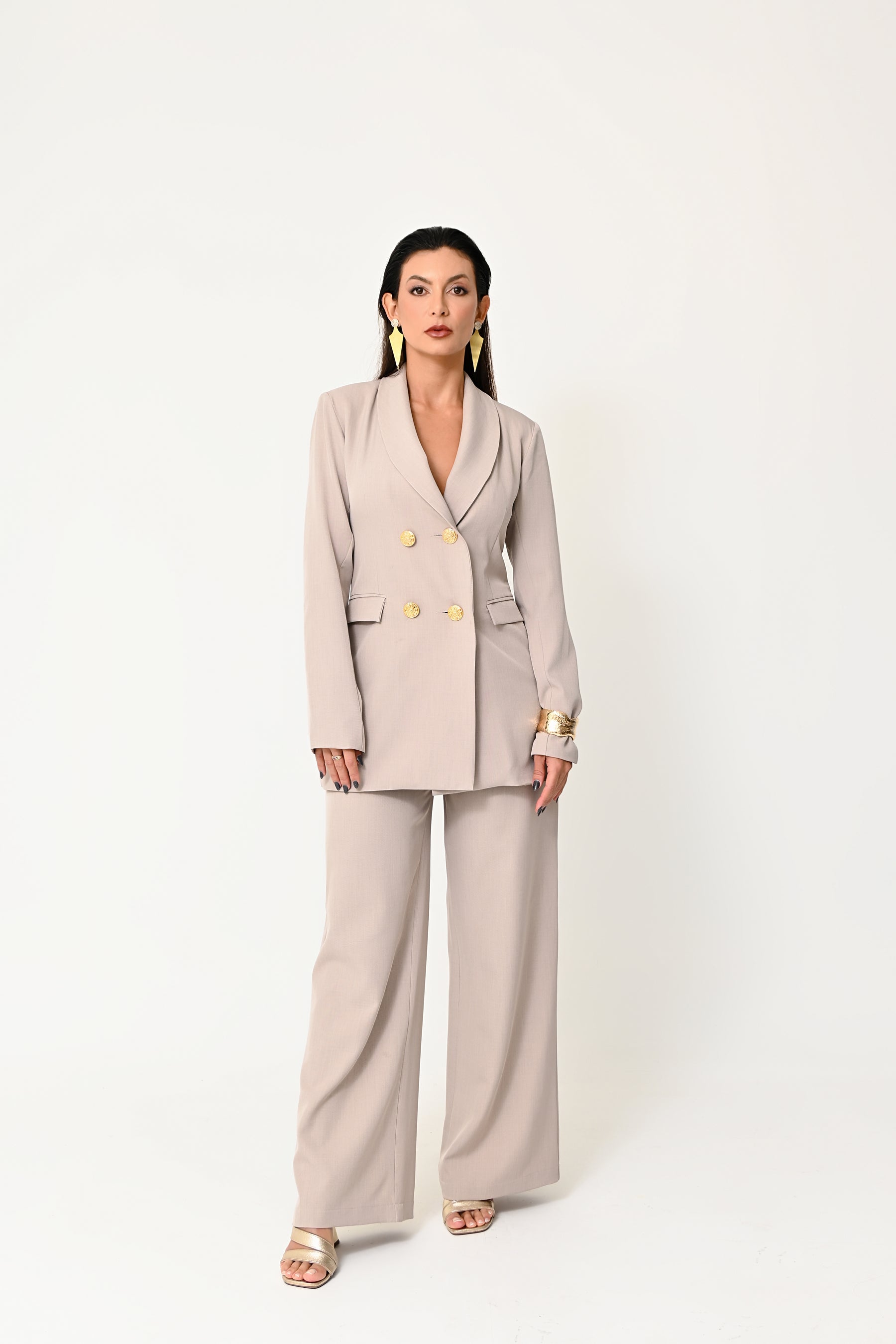 Blazer Alongado Alfaiataria com Botões Dourados - Elegância e Sofisticação