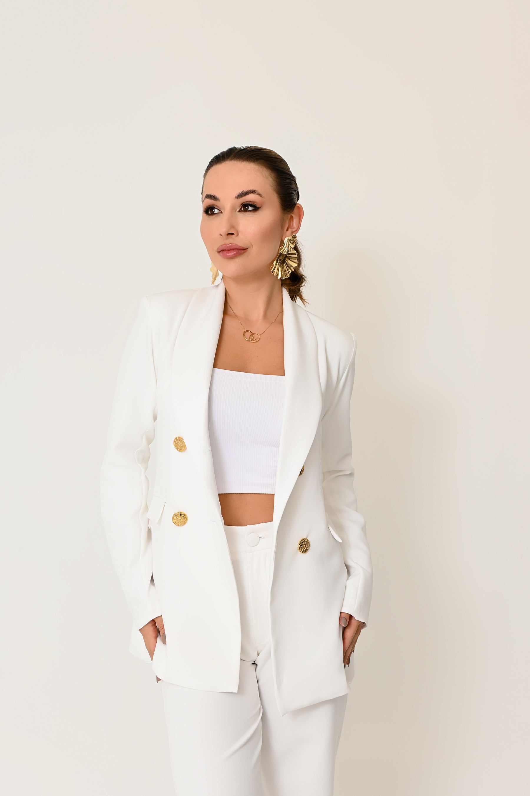 Blazer Alongado Alfaiataria com Botões Dourados - Elegância e Sofisticação