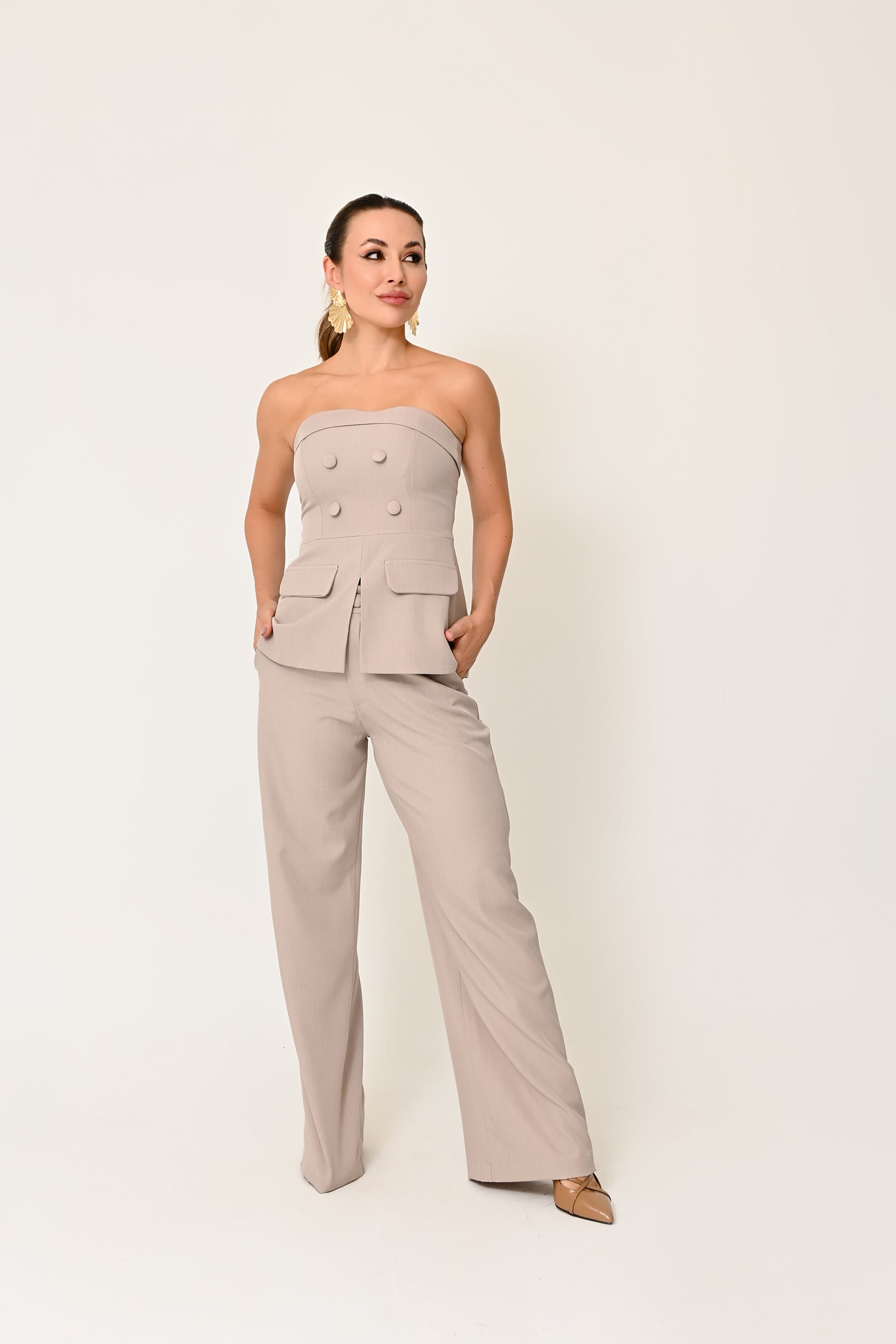 Blusa Tomara que Caia Peplum - Elegância e Sofisticação