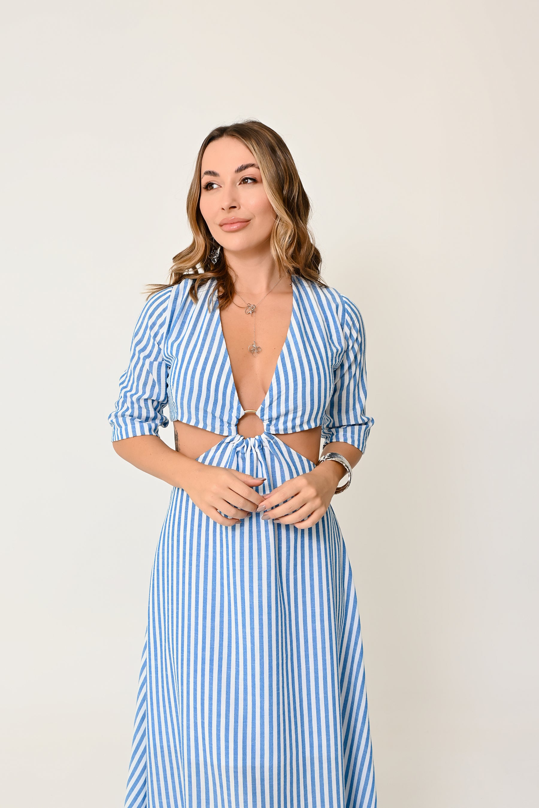 Vestido Longo Listrado com Argola Dourada - Estilo Sofisticado e Confortável