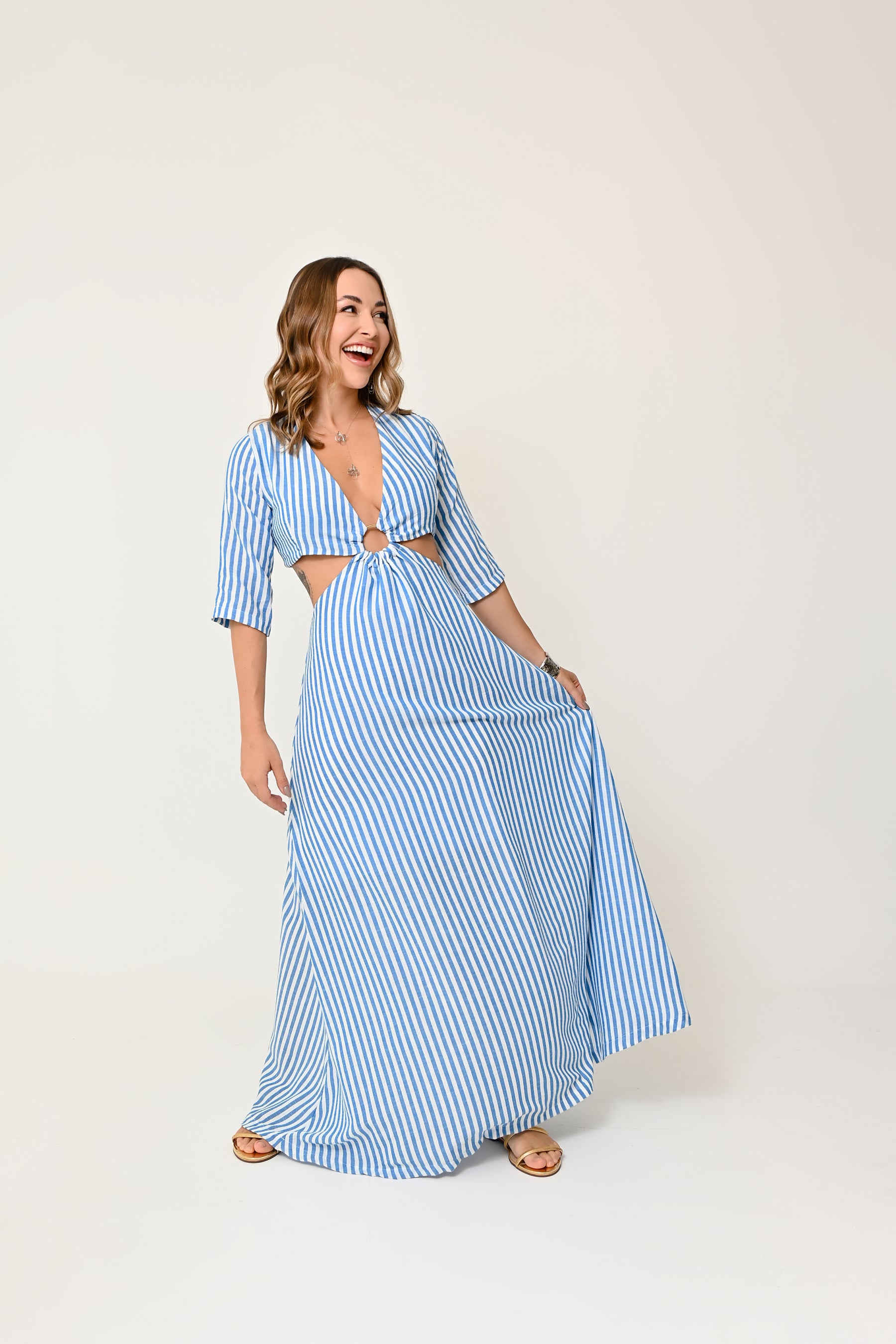 Vestido Longo Listrado com Argola Dourada - Estilo Sofisticado e Confortável