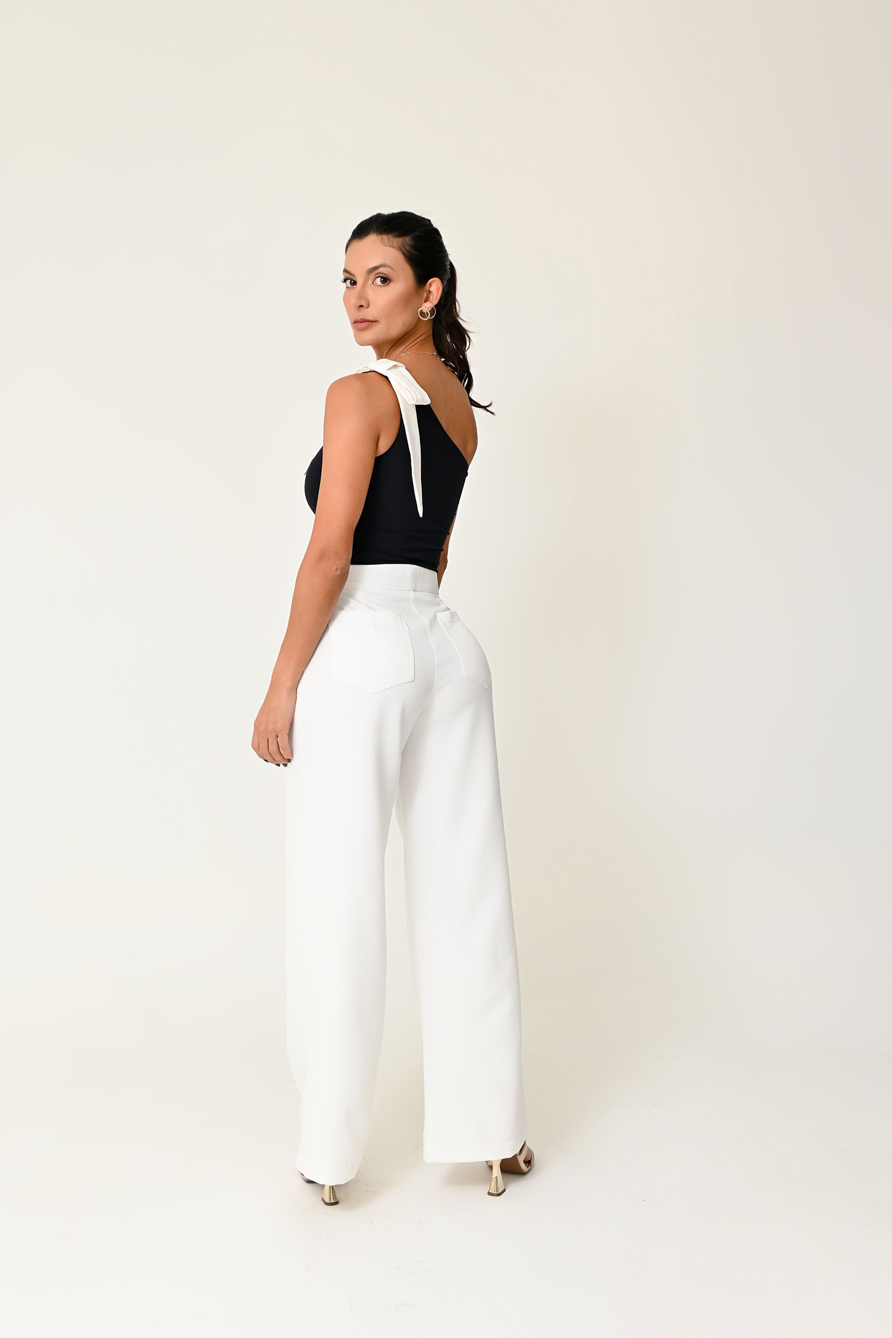Calça Wide Leg Alfaiataria - Elegância e Conforto para o Seu Estilo