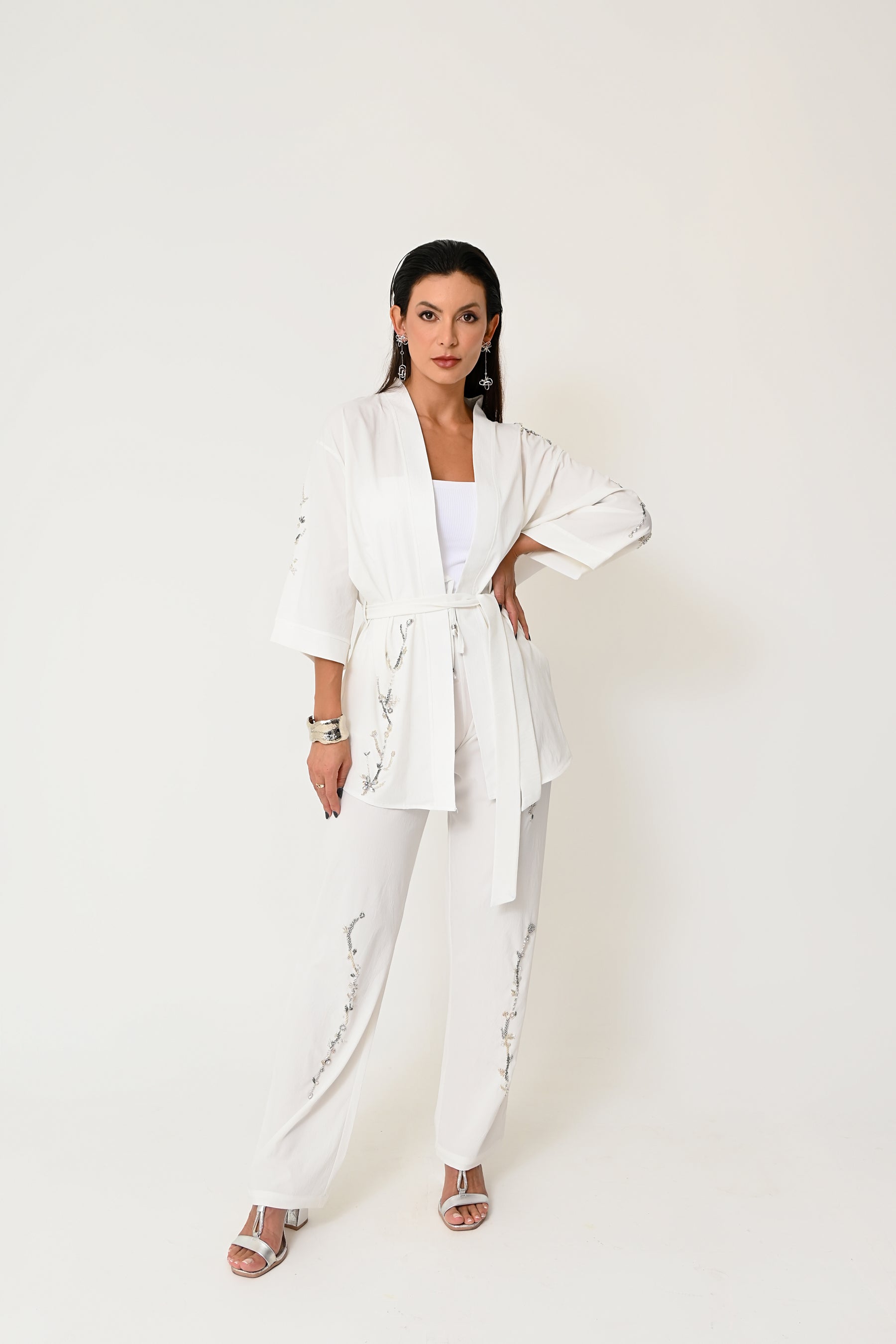 Quimono Bordado Feminino com Cinto - Elegância e Sofisticação