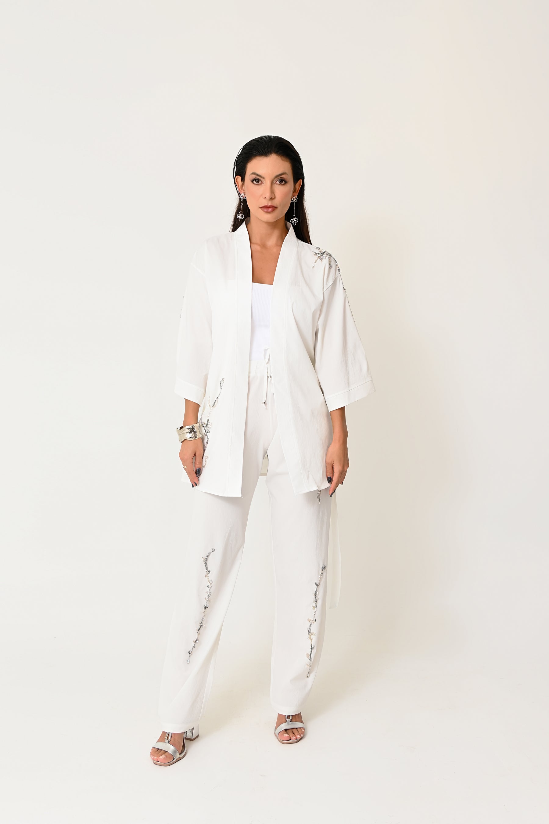 Calça Bordada com Pedrarias - Sofisticação e Detalhes Exclusivos