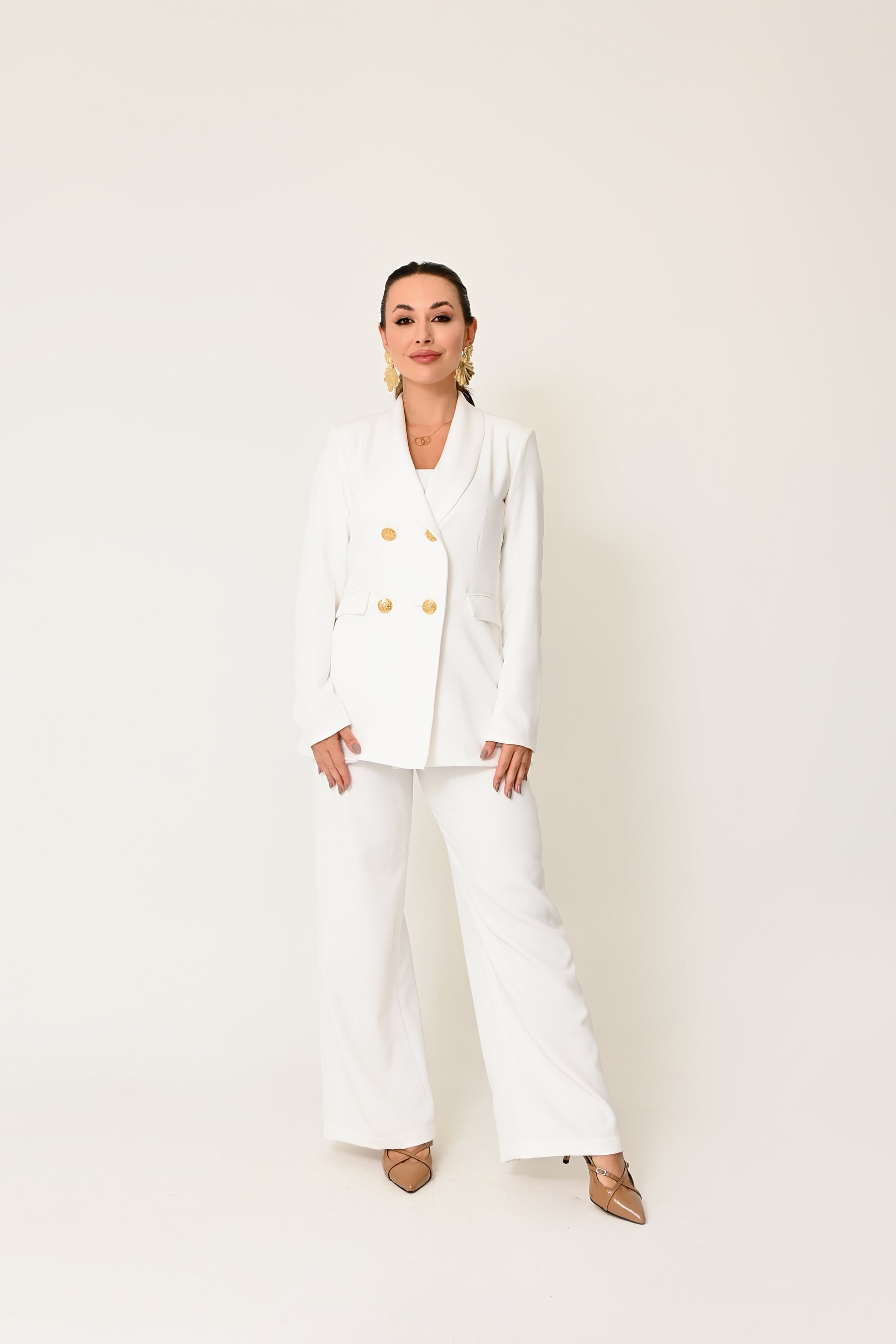 Blazer Alongado Alfaiataria com Botões Dourados - Elegância e Sofisticação