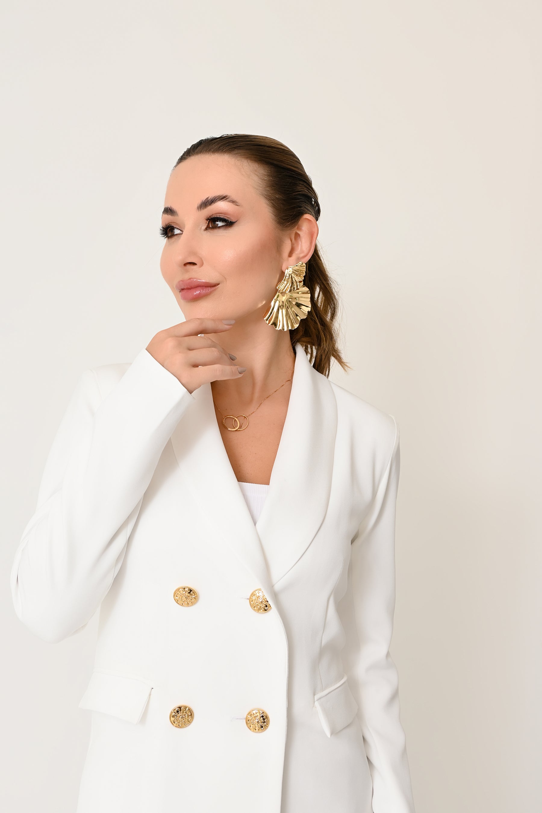 Blazer Alongado Alfaiataria com Botões Dourados - Elegância e Sofisticação