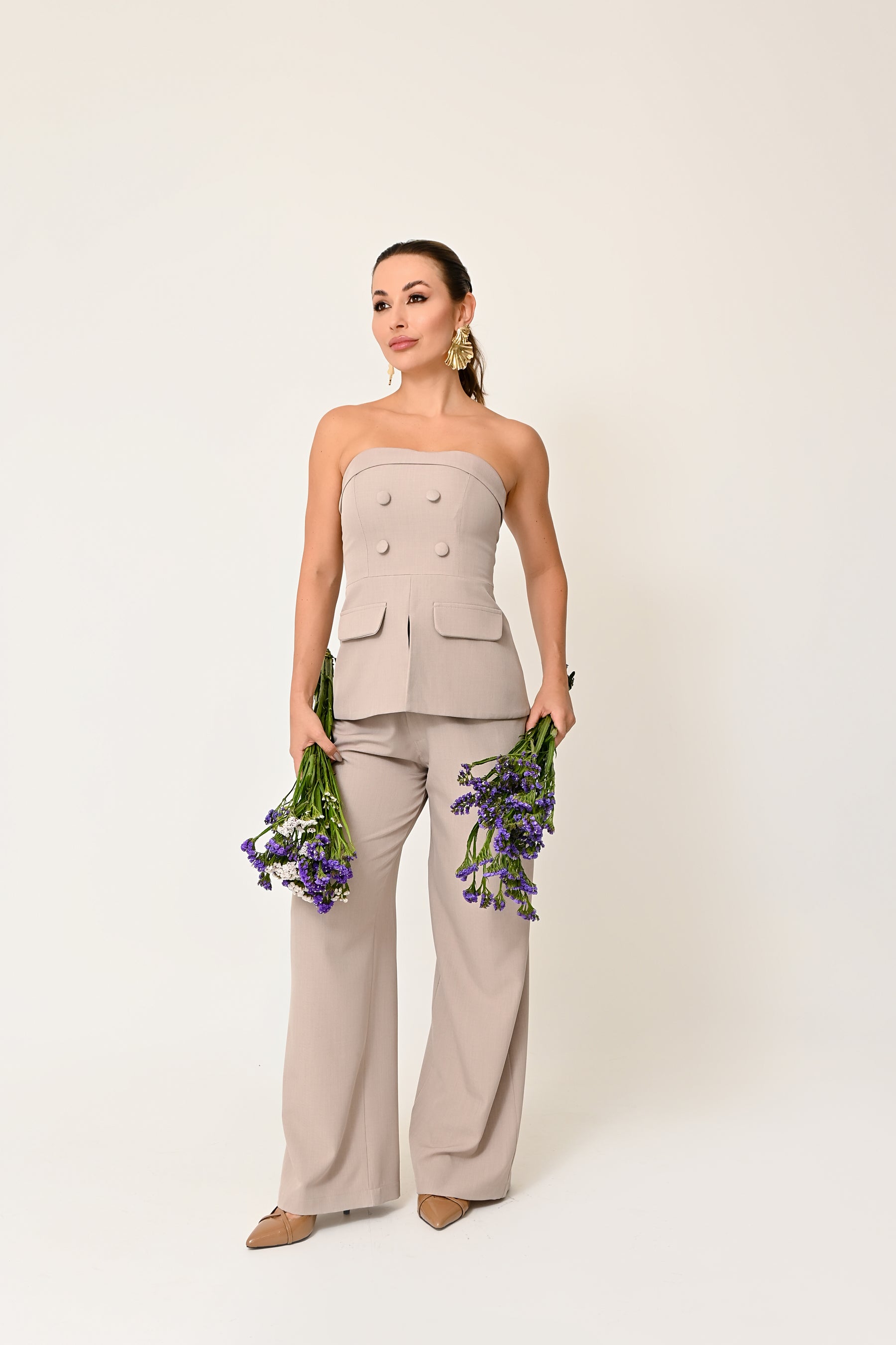 Blusa Tomara que Caia Peplum - Elegância e Sofisticação