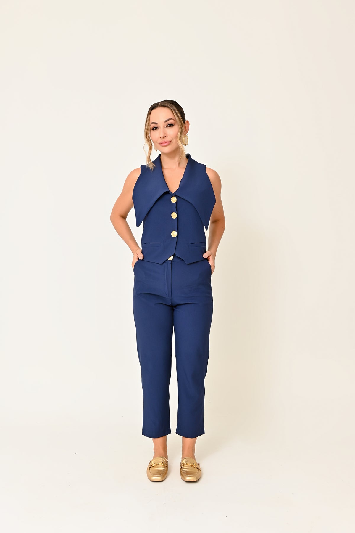 Conjunto Calça e Colete Alfaiataria - Elegância Sofisticada para Ocasiões Especiais